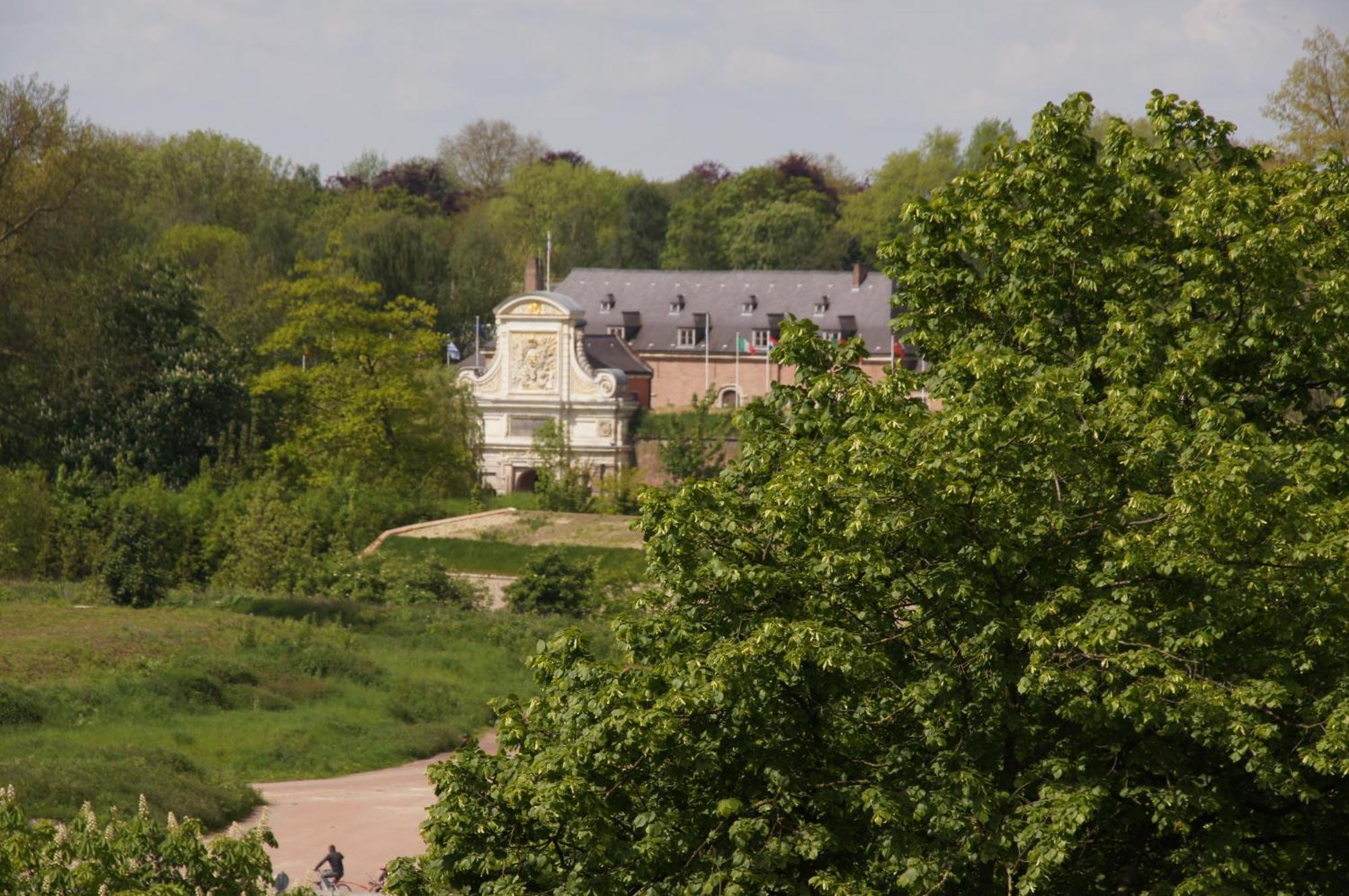 L'Esplanade Lille Bed & Breakfast Exterior photo